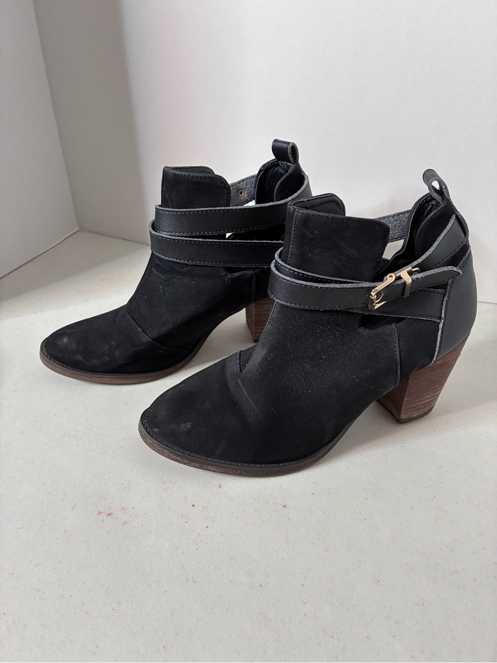 Mossimo Supply Co Black Cutout Ankle Booties Buckle Heels Women’s Size 9